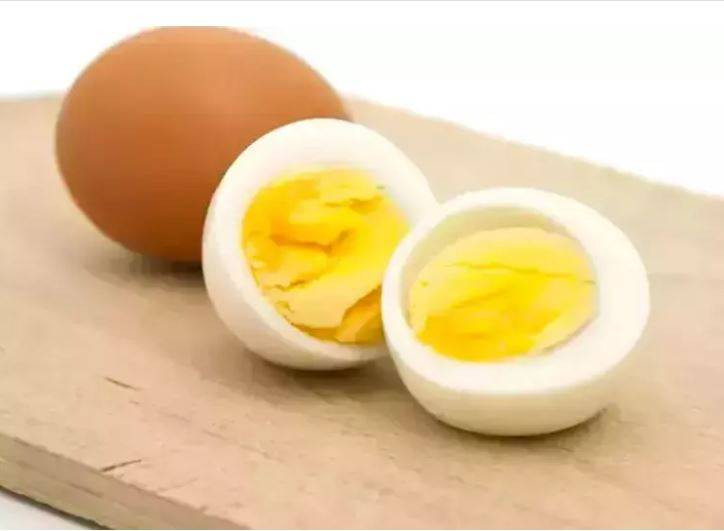 Ağda, ip ve cımbızı unutun! Bir kaşıkla tüyleri yok edin - Resim: 35